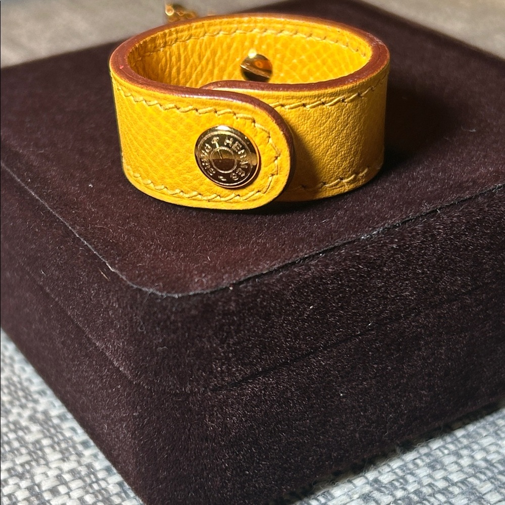 145. Hermes Yellow Leather Glove Holder w/coa - Picture 3 of 6